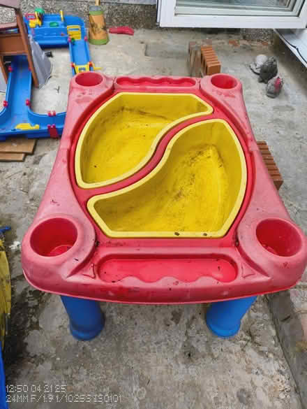 Photo of free Sand/water table for young kids (Wallington) #1