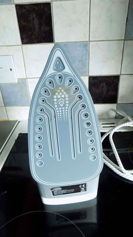 Photo of free George Home brand steam iron (Canworthy Water PL15) #4