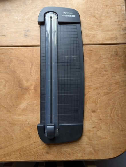 Photo of free A4 paper guillotine (East End Park LS9) #1