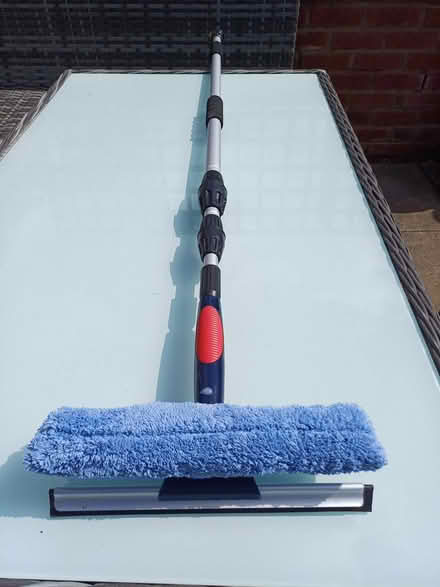 Photo of free Window cleaner (wv4 5ab) #1