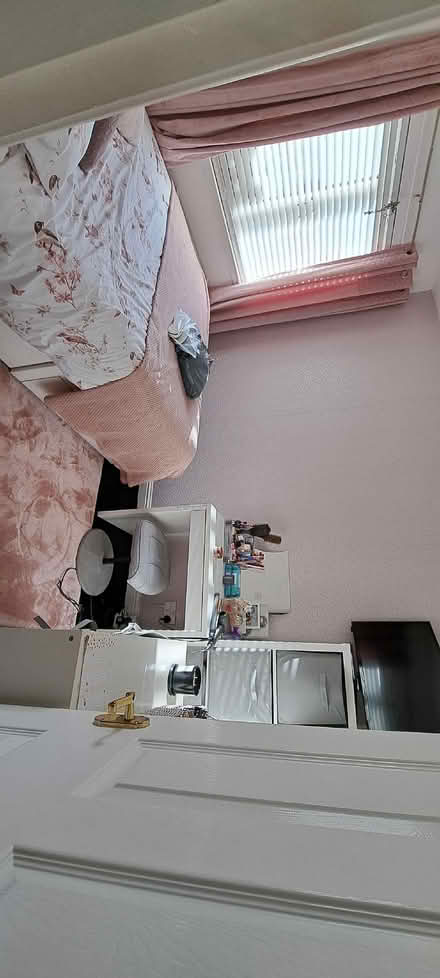 Photo of free Kind size bedding (Fallin FK7) #1