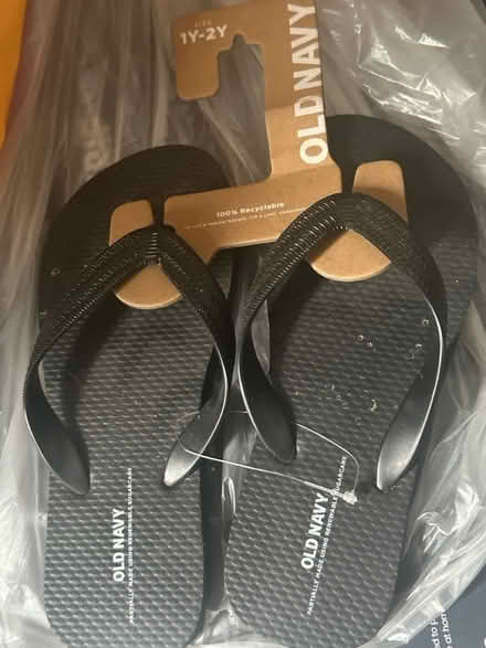 Photo of free Old Navy flip flops, size 1-2 youth (Newtown Rd and Va Beach Blvd) #1