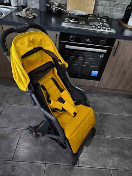 Photo of free Luggage-Style Stroller (EH4) #3