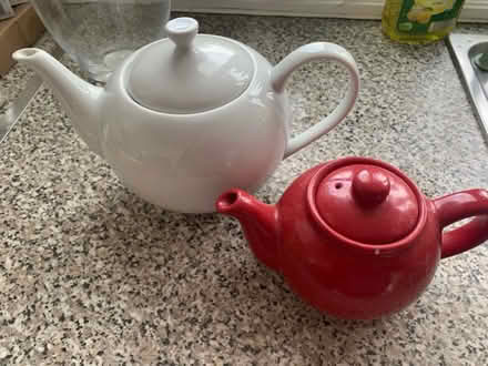 Photo of free Vase and 2 teapots (SE25 selhurst) #3