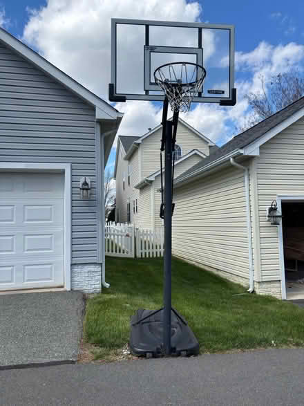 Photo of free Basketball hoop (The Vistas) #1