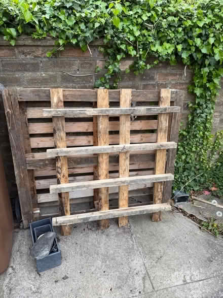 Photo of free Palette and other wood thing (Five Mile Drive OX2) #1