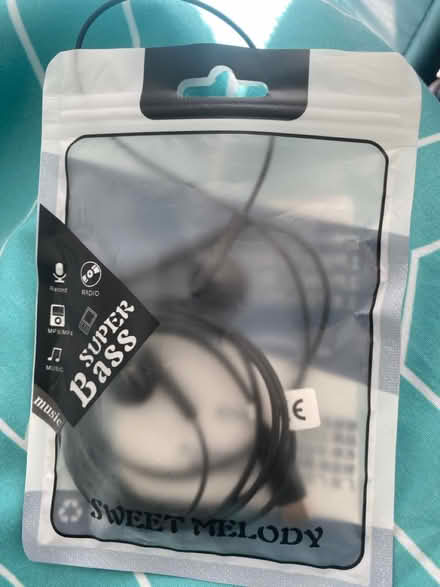 Photo of free Wired black USB C headphones (Stevenage SG1) #1