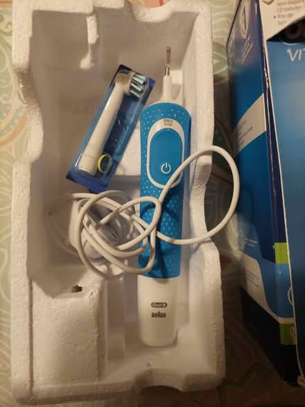 Photo of free Electric toothbrush (Leconfield Rd LE11) #1