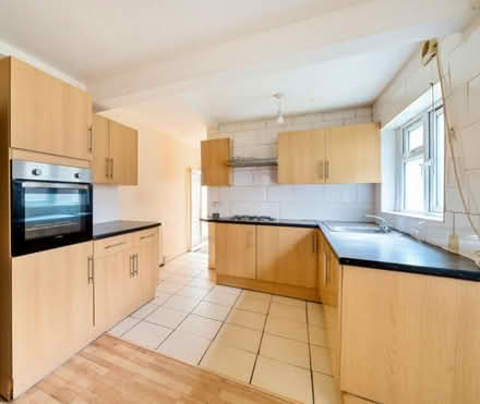 Photo of free Full kitchen (DIY Dismantle) (Bell Gardens E17) #1