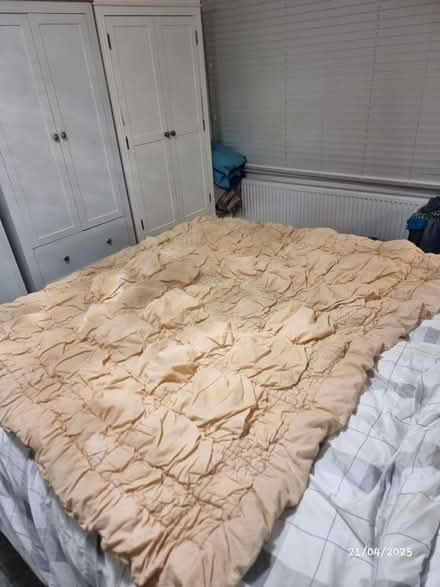Photo of free Wool duvet, approx 140x155cm (LE19 Enderby) #1