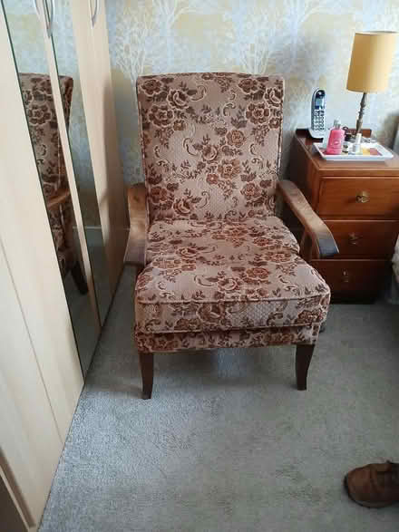 Photo of free Traditional comfy chair (Henley in Arden B95) #1