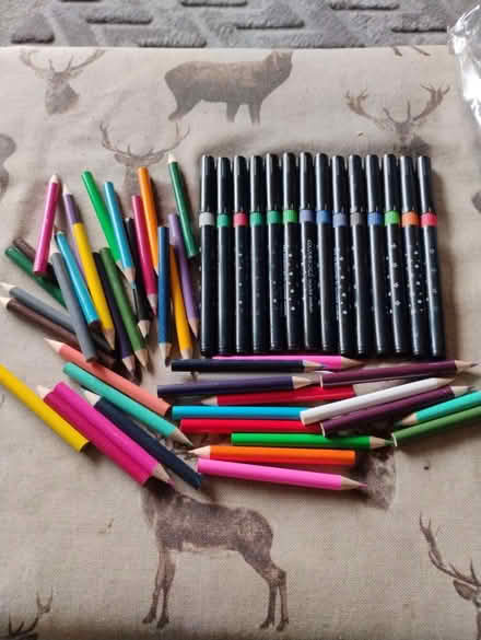 Photo of free Crayons, felt tip pens (Thornton FY5) #1
