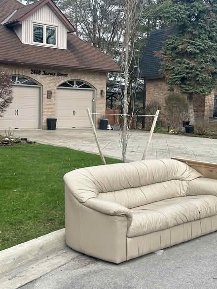 Photo of free Curb alert (Erindale park) #1