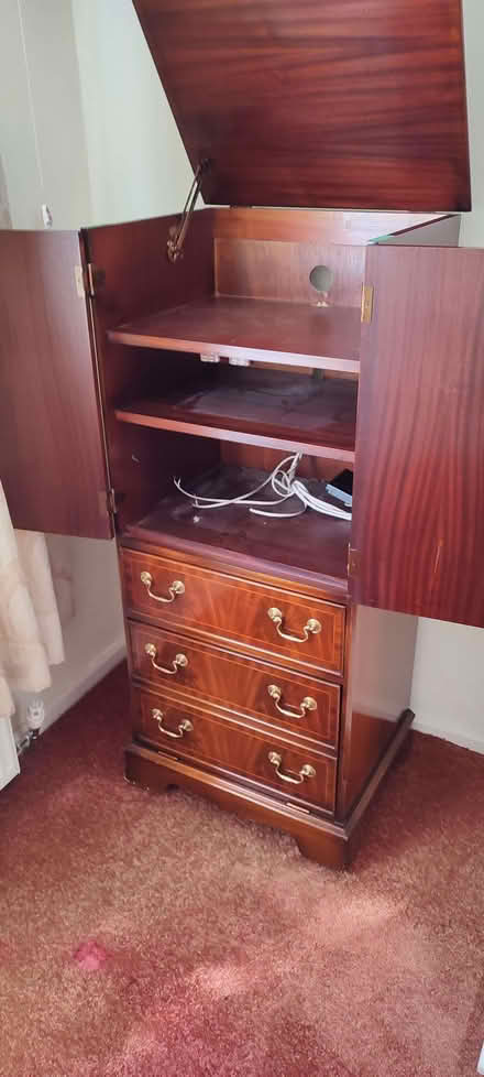 Photo of free Reproduction mahogany HiFi Cabinet (Sigglesthorne HU11) #4