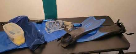 Photo of free snorkling equipment with travel bag (North side of Elmhurst) #1