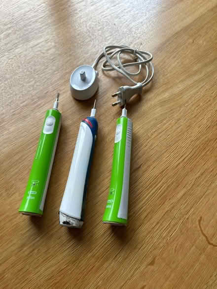 Photo of free Electric toothbrush body + charger (Hazlemere HP15) #1