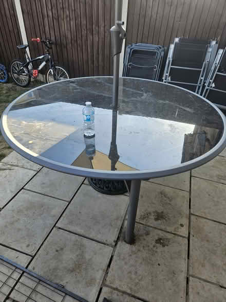 Photo of free Garden table and 8 chairs (Luton LU3) #1