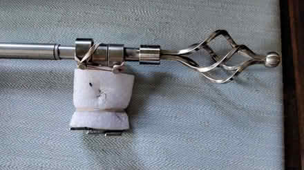 Photo of free Chrome curtain rail with fittings finials (Delapre) #2