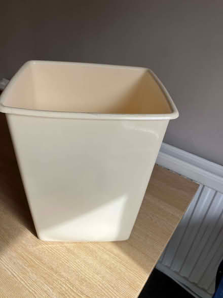 Photo of free Rubbish bin (Micklefield HP13) #1