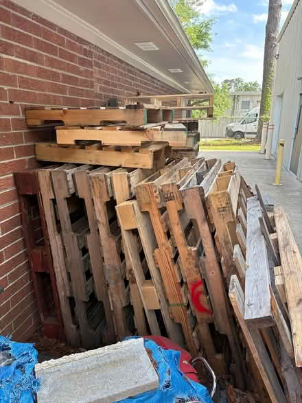 Photo of free Wood Pallets (Midtown - Wilmington) #1