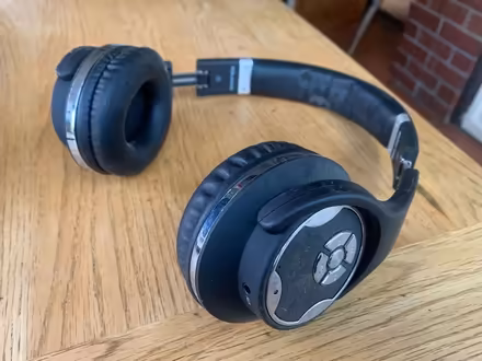 Photo of free Earphones (Presteigne LD8) #1