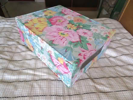 Photo of free storage box floral vinyl coated (Addiscombe CR0) #1