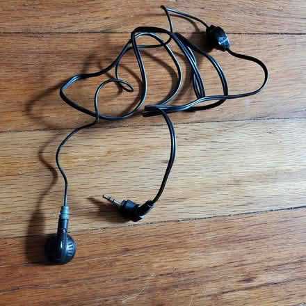Photo of free Old headphones (Ann Arbor Northwest Side) #4