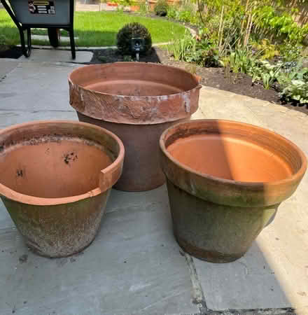 Photo of free Broken/cracked large terracotta pots (Oakley OX39) #1