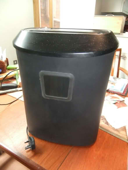 Photo of free Cross-cut paper shredder (Baldock SG7) #2