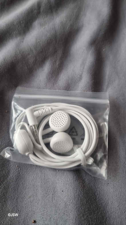 Photo of free In-ear headphones (Colindale NW9) #1