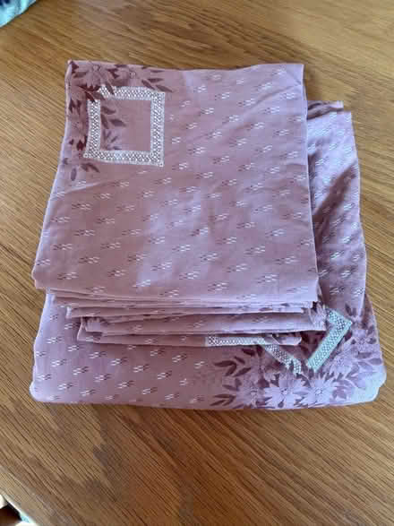 Photo of free New Large oval tablecloth with 10 napkins (Cumnor OX2) #1