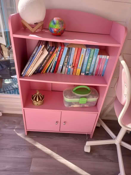 Photo of free childs bookcase (Hadleigh SS7) #2