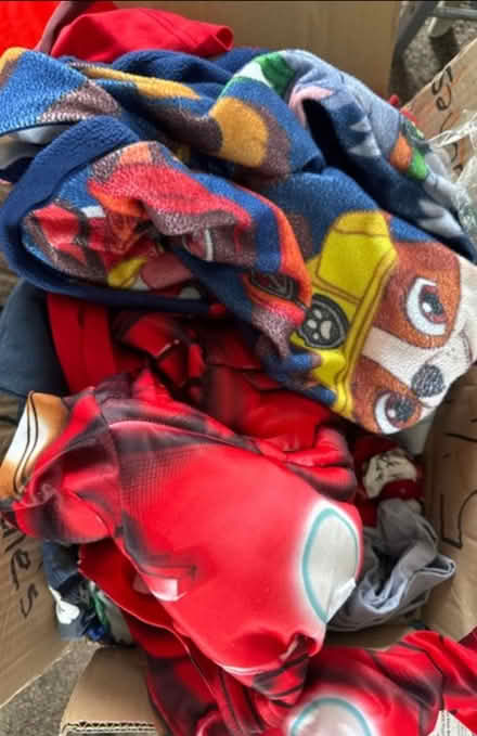Photo of free 2-5yrs boys clothes (LU1 5) #1
