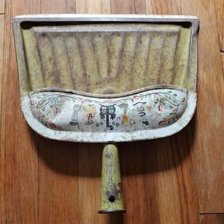 Photo of free Metal dustpan (Ann Arbor Northwest Side) #1