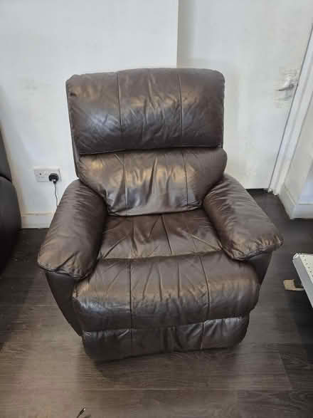 Photo of free 2 x Comfy Brown Leather Recliner Armchairs (Upper Holloway N19) #4