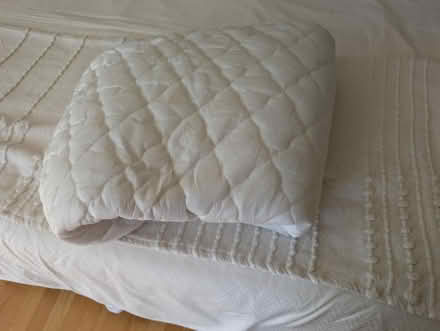 Photo of free RV queen mattress cover (Cumberland) #1