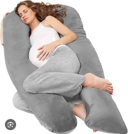 Photo of free Maternity / Pregnancy pillow (Isleworth, TW7) #1