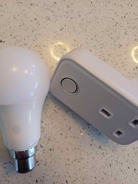 Photo of free HIVE plug & light bulb (TN24) #1