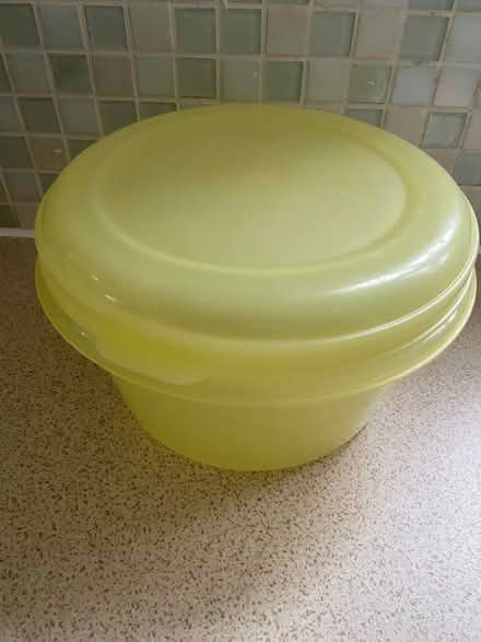 Photo of free Bowl with a lid about 1 litre (Locks Heath SO31) #1