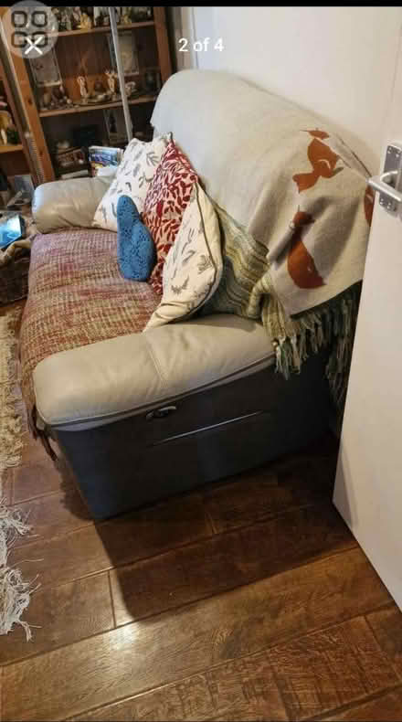 Photo of free 2 seater electric recliner (So31) #3