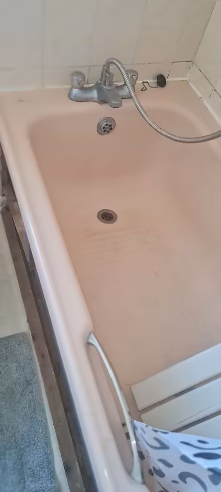 Photo of free Bathroom suote (West Bridgford NG2) #3