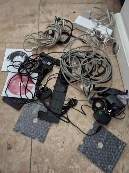 Photo of free Cables etc (Holland Park W11) #1