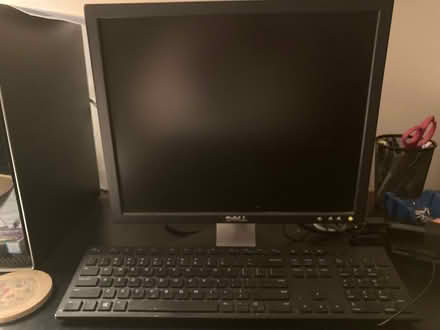 Photo of free Monitor and keyboard (Blue Island) #1