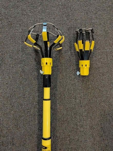 Photo of free extendable bulb replacement tool (Westford rt 110) #2