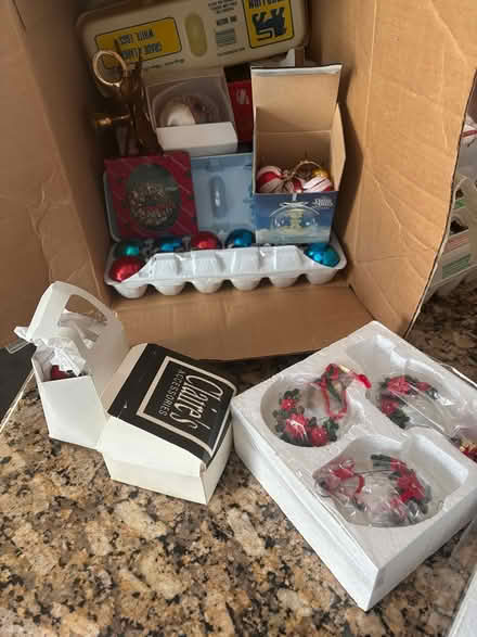 Photo of free Christmas bulbs, decorations (Hannover & Ballenger) #1
