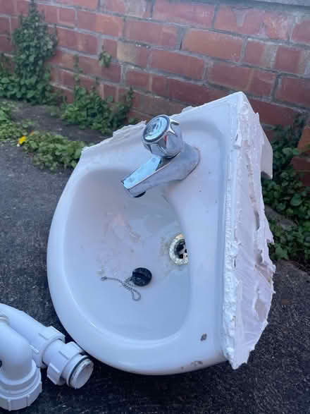 Photo of free Wash basin (Boultham LN6) #2