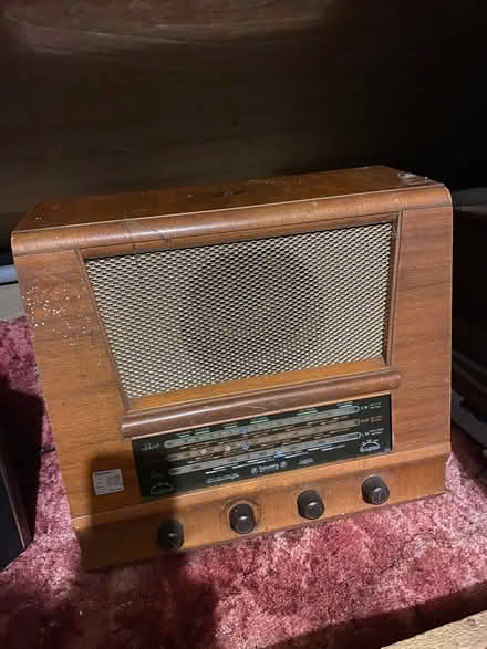 Photo of free 2 Antique Radio’s (Oakhill BA3) #2