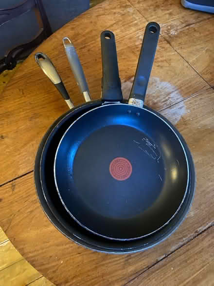 Photo of free 4 x flying pans multiple sizes (Kelvingrove) #1