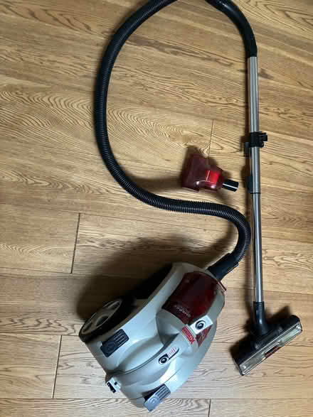 Photo of free Bagless vacuum cleaner (Lamorbey DA15) #2