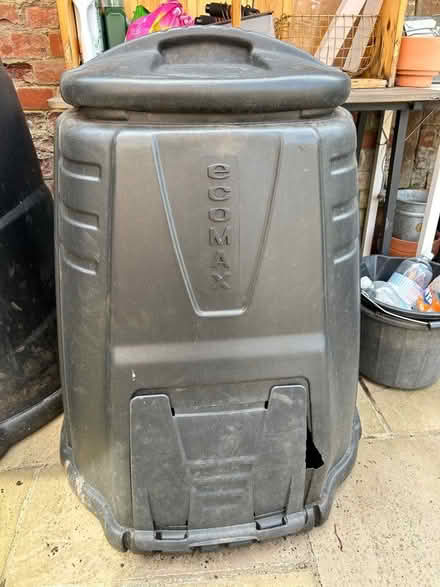 Photo of free Medium sized compost bin (Sudbury CO10) #1